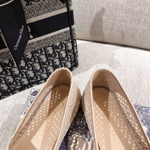 D i o r slides cream