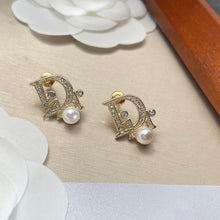 Load image into Gallery viewer, D i o r earrings