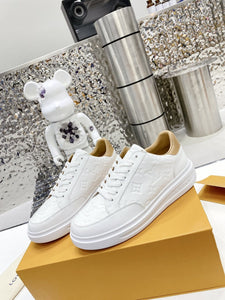 L v sneakers white