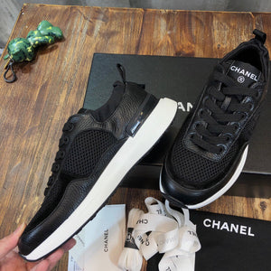 C h a n e l b/w