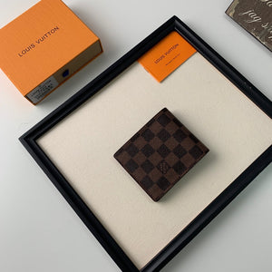 Lv window wallet Size:11.5*9CM