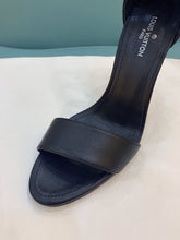 Load image into Gallery viewer, Lv b/w heels