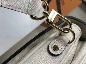 Lv pochette white