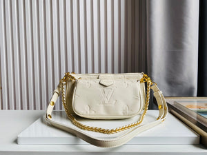 Lv pochette new white