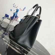 Load image into Gallery viewer, Saffiano black