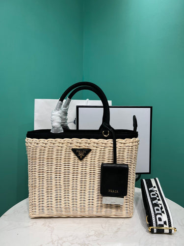 P r a d a black 26cm*18cm*11.5cm